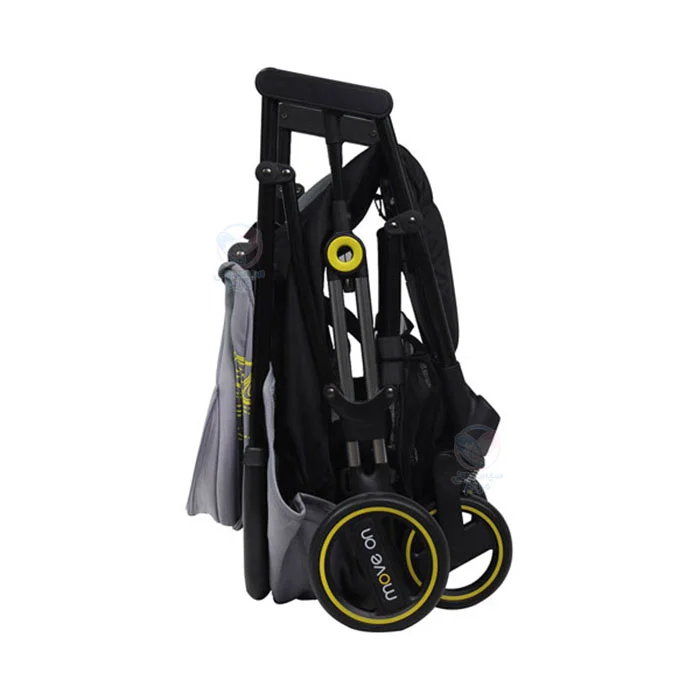 کالسکه مسافرتی move on به راحتی جمع شده و در فضاهای کوچک جای میگیرد.