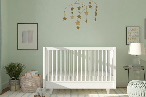 برای تغییر دکوراسیون در چیدمان سیسمونی نوزاد از رنگ‌های خنثی استفاده کنید.