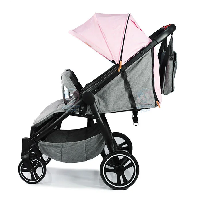 کالسکه دوقلو چیپولینو با پدال ترمز در چرخ‌های عقب