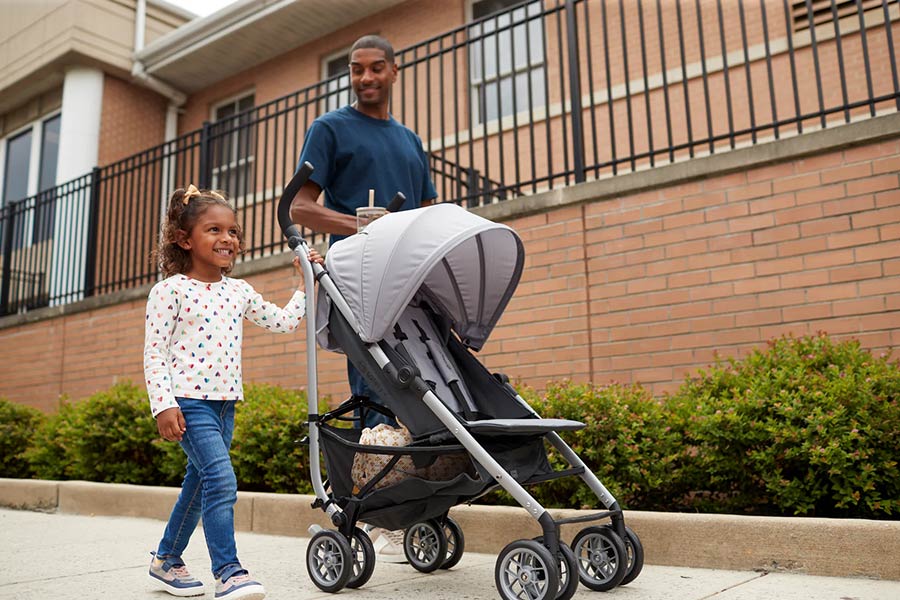 کاهش تدریجی استفاده از کالسکه از حدود ۴ سالگی به بعد، به رشد سالمتر و پویاتر کودک کمک میکند.
