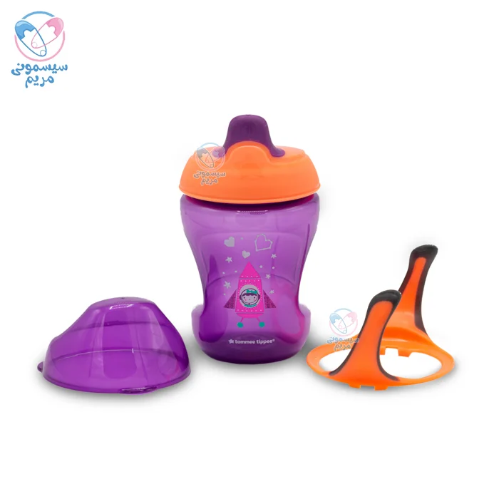 لیوان Tommee Tippee تهیه شده از سری پلاستیکی با درپوش و دستههایی از جنس پلاستیک باکیفیت و مقاوم