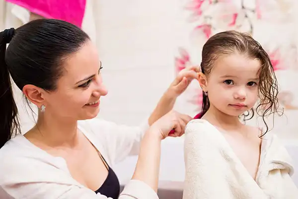 برس گرد به خشک شدن سریع موهای مرطوب کمک می‌کند.