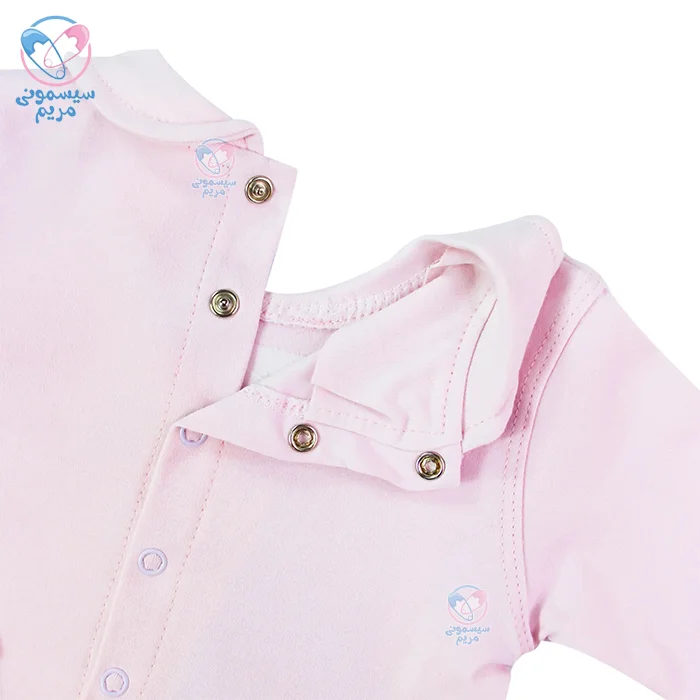 سرهمی مچدار دانالو Danaloo Violet تهیه شده از نخ پنبه نرم و لطیف، با 2 دکمه در یقه