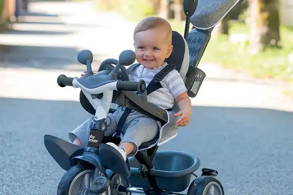 سه چرخه به‌خاطر تعادلی که در ایستایی دارد، ایمنی کودک را تا حد زیادی تأمین می‌کند.