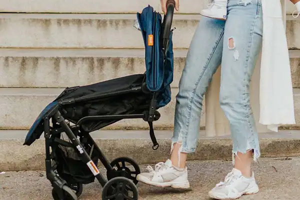 کالسکه جمع شو بهراحتی در خودرو یا در فضاهای کوچک جا میشود.