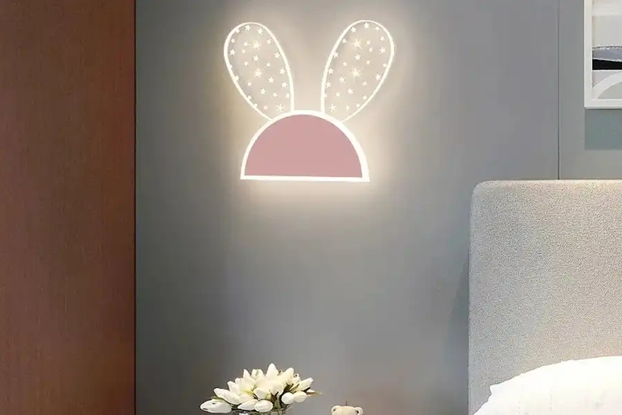 چراغ‌های LED طول عمر بالایی دارند و کم‌مصرف هستند.