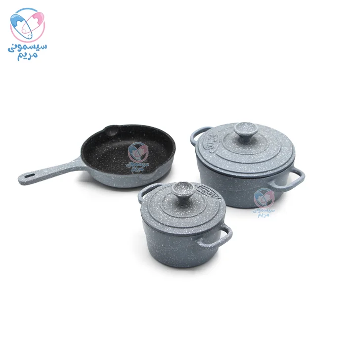 محصولی 5 تکه، شامل دو عدد قابلمه سایز ۱۰ و ۱۴، یک تابه تک دسته سایز ۱۴ و دو در