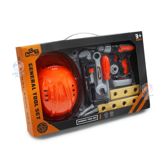 محتویات این بسته، شامل 13 تکه، از جمله کلاه ایمنی، آچار فرانسه، پیچ‌گوشتی، دریل، پیچ ومهره و... است.