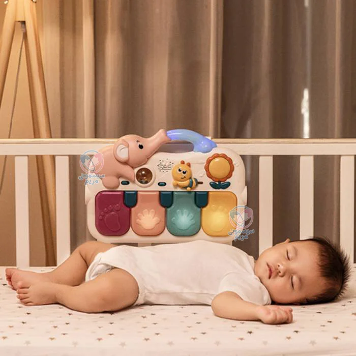 محصولی از پلاستیک باکیفیت، با یک قوس و 4 اسباب‌بازی آویز موزیکال