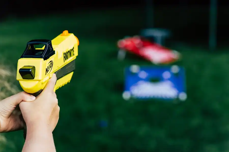 برند Nerf، یکی از تولیدکنندگان تفنگ‌های اسباب‌بازی است.