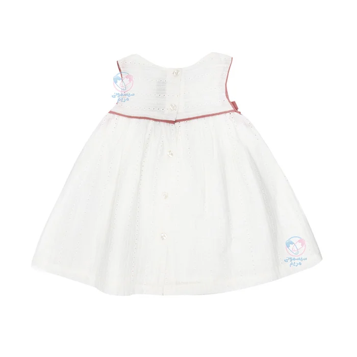 یک پکیج کامل، شامل پیراهن، شورتک و هدبند