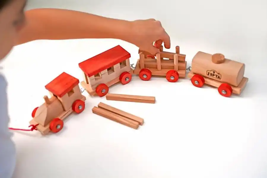 برند سپتاتویز توانسته اسباببازیهای چوبی جذاب و آموزنده تولید کرده و دنیایی از سرگرمی و یادگیری را برای کودکان فراهم کند.