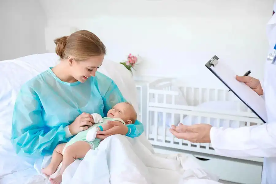 لباس بیمارستانی بهتر است از جنس نخپنبه طبیعی و نرم تهیه شده باشد.