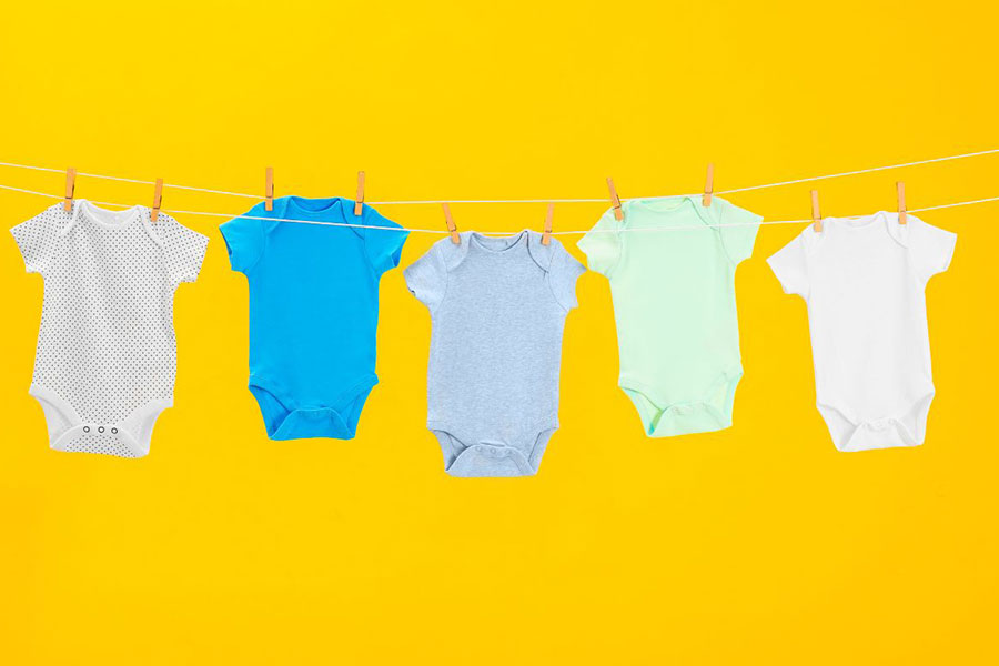 ساختار بادیها به شما این امکان را میدهد که به راحتی بدون اینکه لباس کودکتان را کاملاً در بیاورید، پوشک او را تعویض کنید.