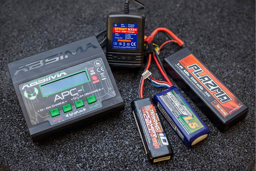 انتخاب باتری با ولتاژ مناسب، عملکرد  اسباببازی را افزایش میدهد.