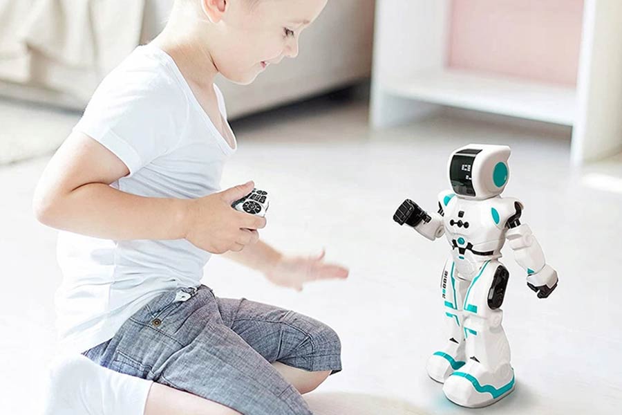 اسباب‌بازی‌های کنترلی بیشتر بر تقویت هماهنگی دست و چشم تمرکز دارند.