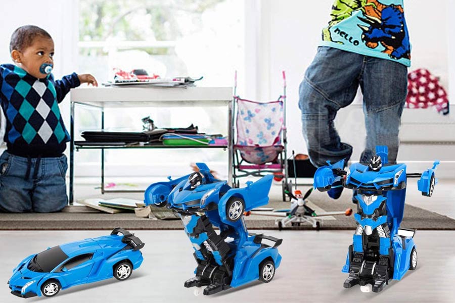 اسباب‌بازی‌های کنترلی بیشتر برای تخلیه انرژی و سرگرمی بچه‌ها مناسب هستند درحالی‌که اسباب‌بازی‌های رباتیک به‌عنوان پلی میان بازی و آموزش هستند.