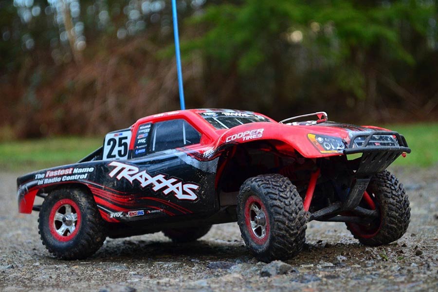 کودکان عاشق ماجراجویی در طبیعت و مسیرهای پرچالش، از بازی با ماشینهای آفرود لذت بیشتری میبرند.