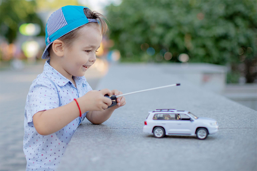 با خرید ماشین کنترلی، به راحتی می‌توانید قدرت تمرکز کودک را افزایش دهید.