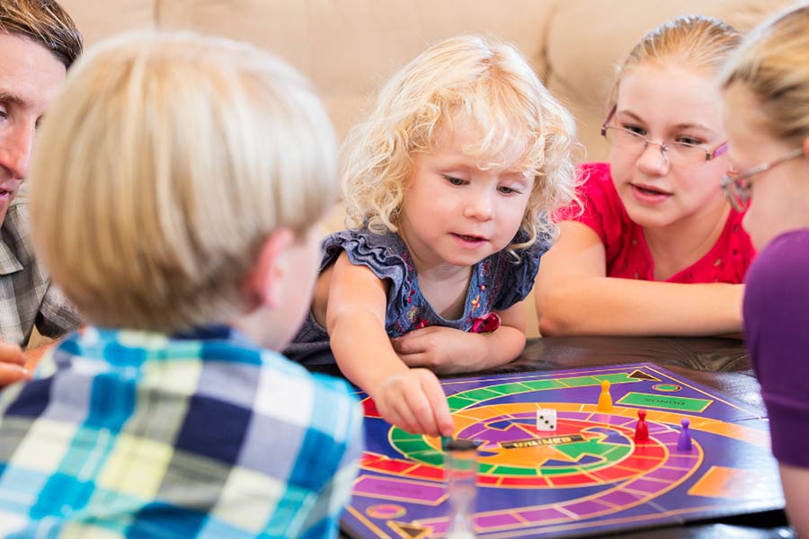 برای کسانی که از تعامل و دورهمی لذت می‌برند، بازی‌های اجتماعی و پرهیجان مناسب‌تر هستند.