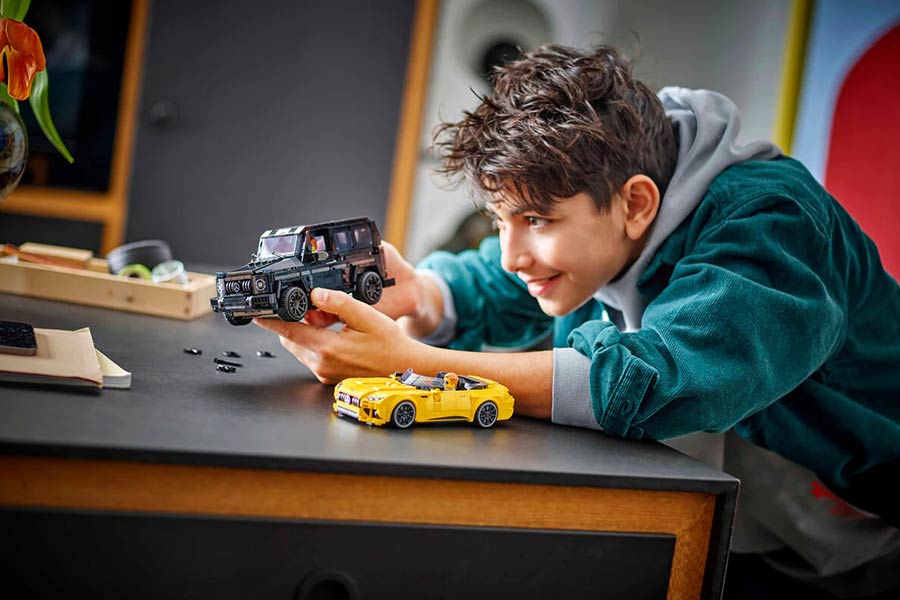 لگو Technic به کودکان و نوجوانان امکان میدهد تا مدلهایی شبیه به سازههای واقعی بسازند.