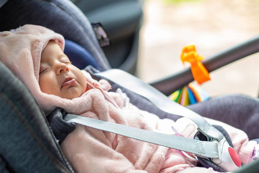 صندلی ماشین جویی با گواهینامه ECE R129/03، تضمین‌کننده امنیت بالا و نصب آسان است.