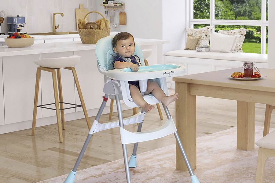 صندلی‌های پرتابل معمولاً قابل حمل و سبک هستند. 