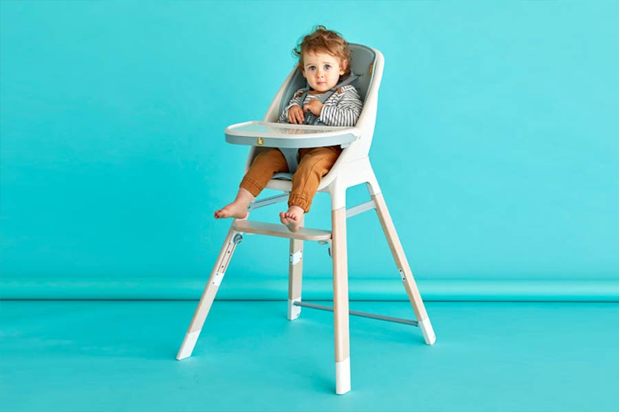 صندلی‌های ساده، معمولاً ثابت و بدون قابلیت‌های اضافی هستند.